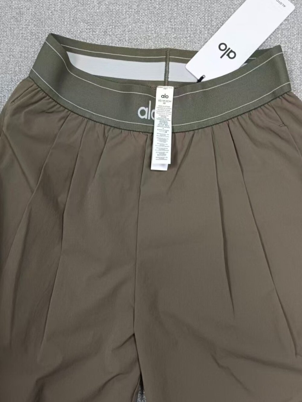 Olive ALO Yoga Suit Up Trouser🔥Wide-Leg,Regular Limited,30” Inseam👼Chic,New - Picture 3 of 7